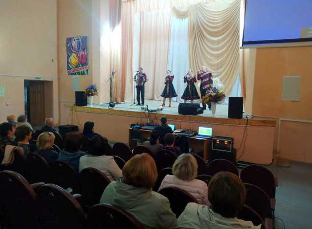 Ансамбль «Горница» выступил в Колышлейском РДК с программой ко Дню учителя